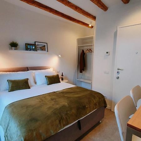 Foscolo 9 Room - Breakfast Como Dış mekan fotoğraf